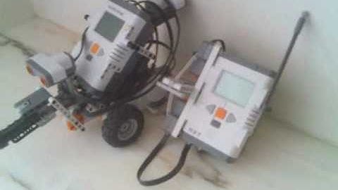 Bluetooth Control Tank (2 NXTs) - LEGO Mindstorms NXT