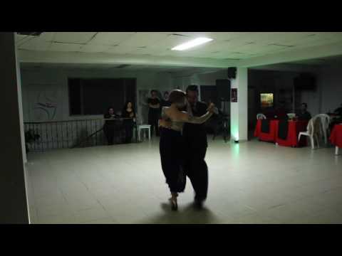 Carlos Ochoa y Patricia Porras bailan "Mucho mucho"