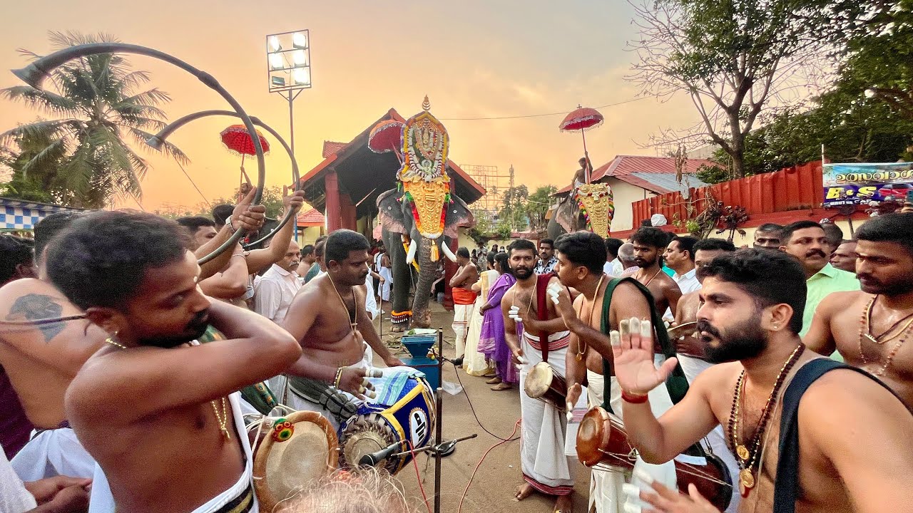 THRIKADAVOORSIVARAJU II NEDUMKUTHIRA II FESTİVAL KAZHCHAKAL II MANIYANS BLOG 