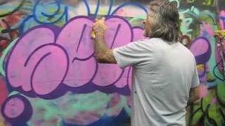 'How to do a Graffiti Throw Up' by SEEN