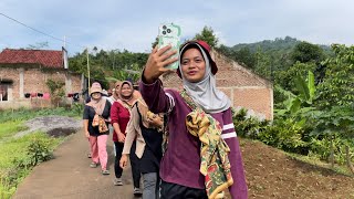 Download Lagu Wow..!! Bunda-bunda Cantik Angkut Pasir. Warga Kampung Nagrak Memang Kompak MP3 Download Lagu Wow..!! Bunda-bunda Cantik Angkut Pasir. Warga Kampung Nagrak Memang Kompak MP3