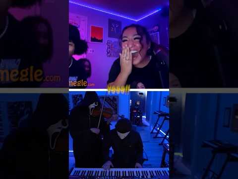 Pitch Perfect Duo Surprises Strangers With Black Ops Zombies Theme