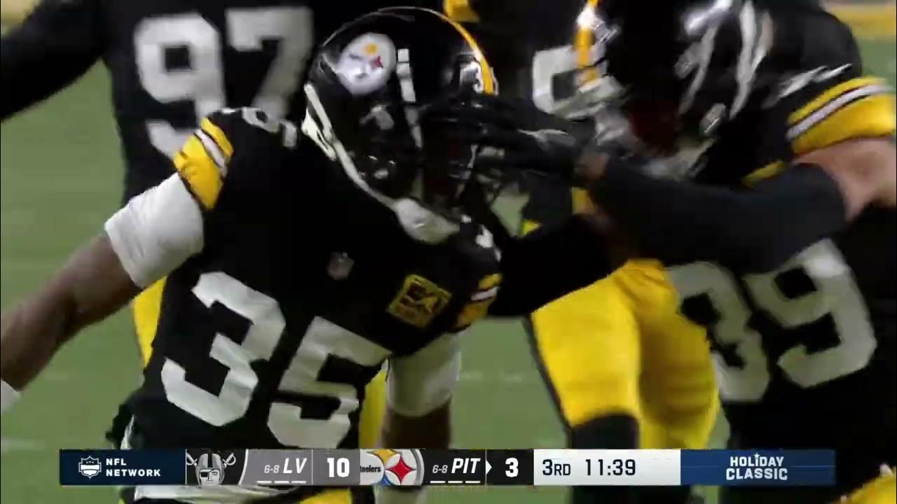 Kenny Pickett and Derek Carr throw interceptions on backtoback plays