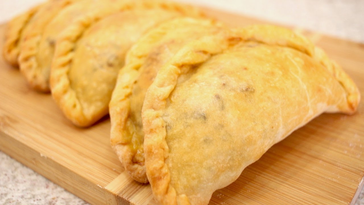 NEM ACREDITEI!! MISTUREI MAIONESE E FARINHA E FIZ A MELHOR MASSA DE PASTEL ASSADO - Isamara Amâncio