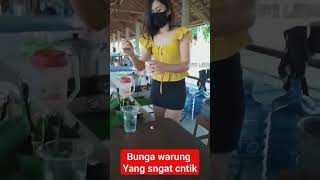 Wanita Seksi Penjual Kopi