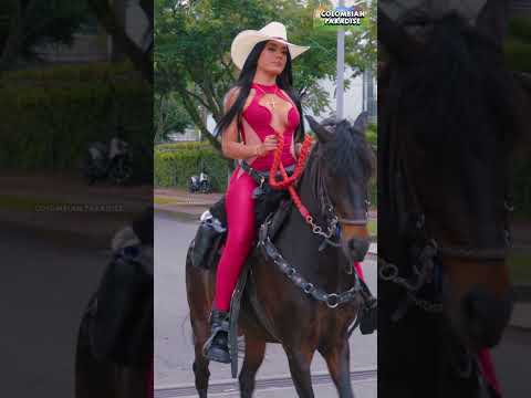 Beautiful Cowgirl at Horseback 😍 #rodeo #horseriding #colombia