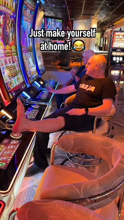 JUST MAKING YOURSELF AT HOME! #casino #slots #jackpot