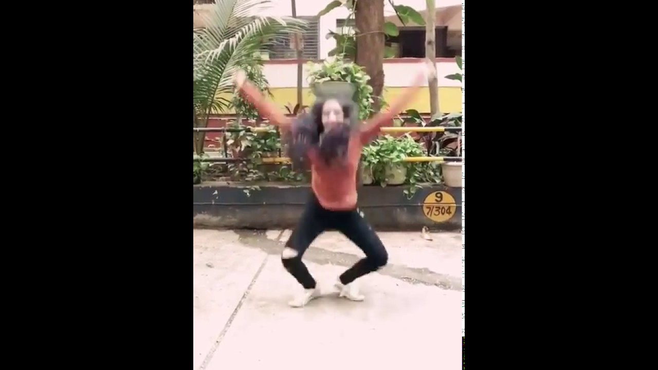 Awesome dance by anushka
