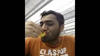 How to Eat Pineapple (Tutorial)