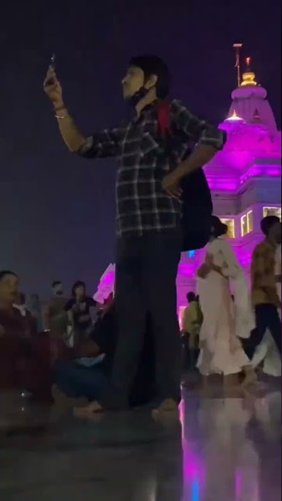 Vrindavan Prem Mandir. Indeed, crowd matches the sound effect just the way sugar dissolves in water.