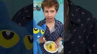 PETE THE CAT and Noah are in Hawaii! Which Shave Ice will they Like Best? Part 1 #hawaii #shaveice