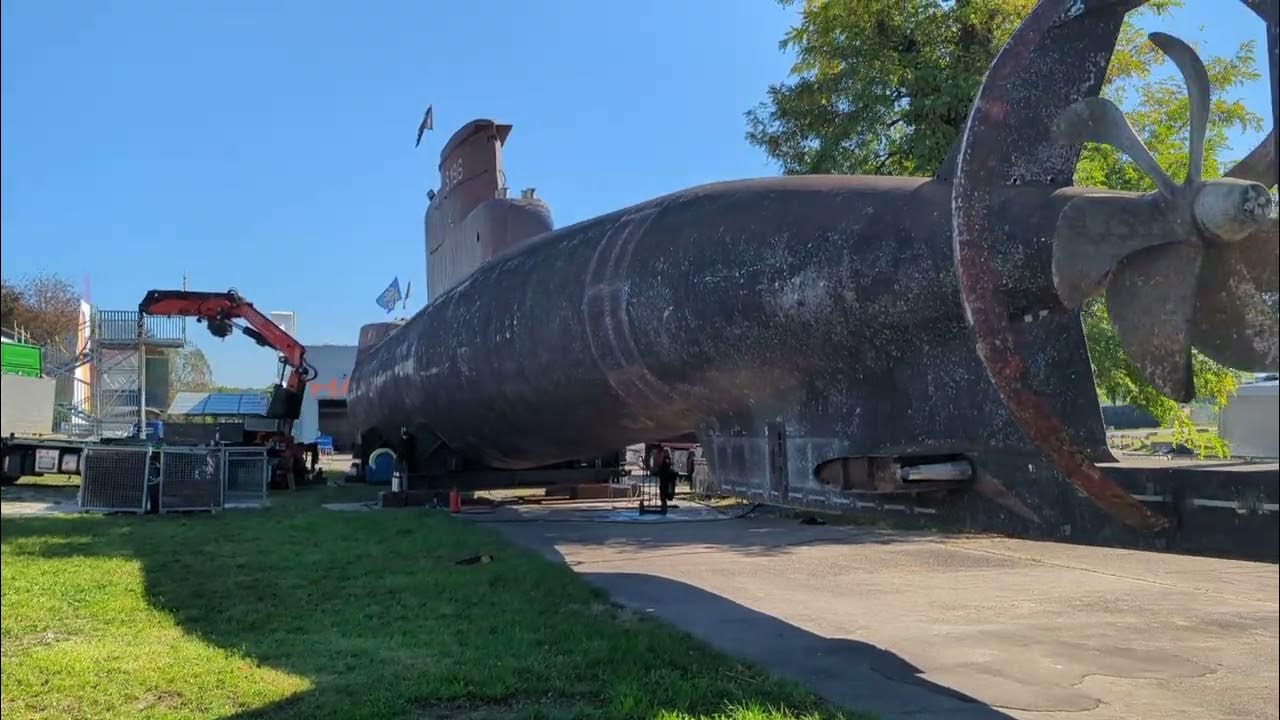 U 17 wird für den Weitertransport fertig gemacht YouTube