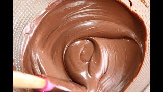 اطيب و اسهل صلصة او صوص الشوكولاته لتغليف و تزيين الكيك و الحلويات مع رباح محمد ( الحلقة 411 )