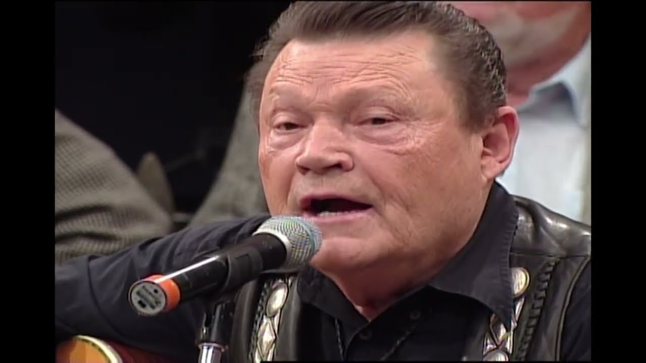 Stonewall Jackson sings 