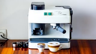 Видео Комбинированная кофеварка Saeco ESTRO Caffe Combi перемалывает кофе и готовит эспрессо капучино (автор: Keitaro85)