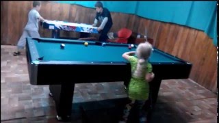 Играть в бильярд так тоже можно Играть в бильярд так тоже можно