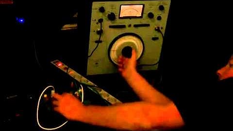 LBB AND Bruel & Kjaer  2113 Audio Frequency Spectrometer 360p)