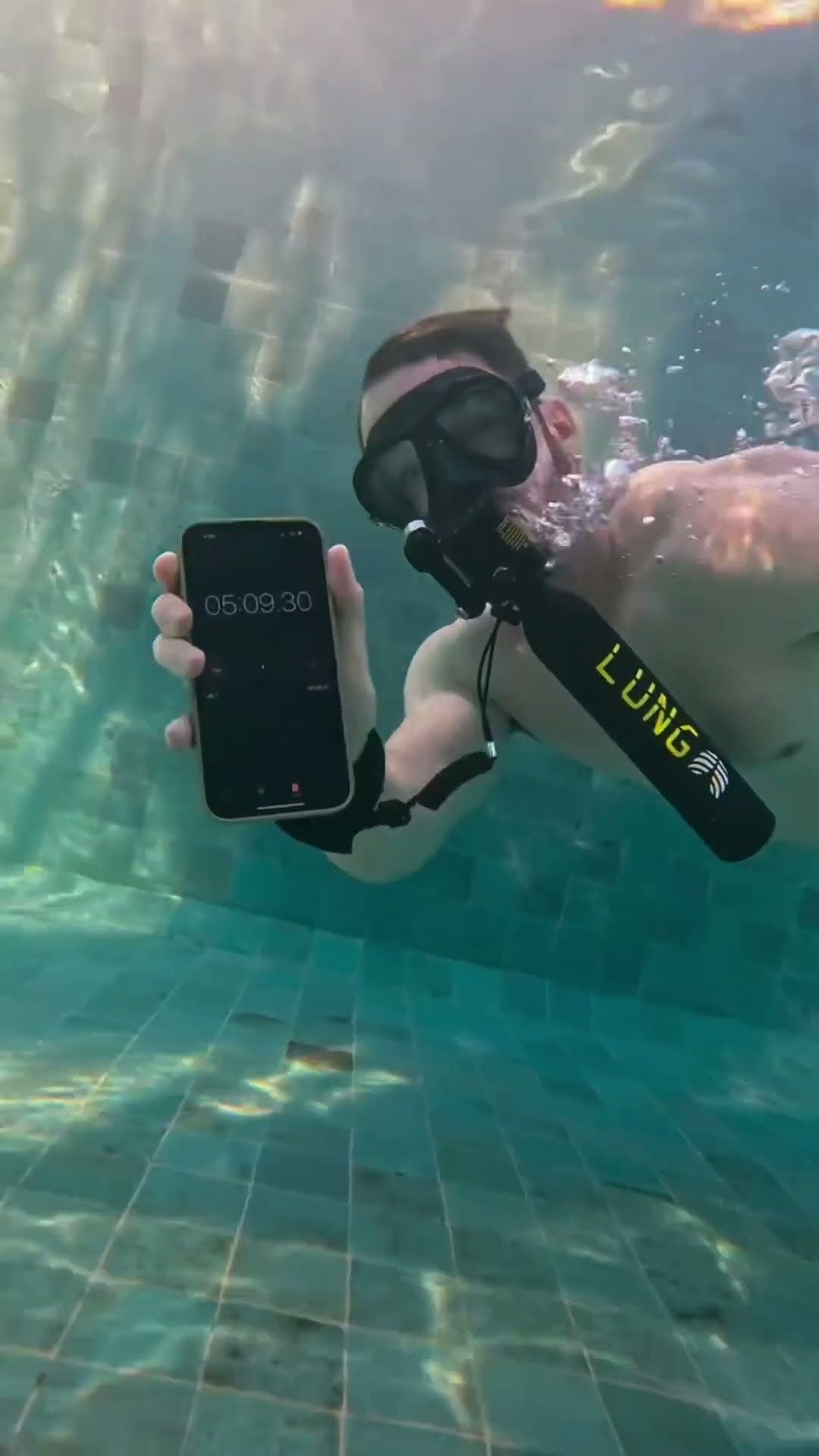 stay inside the swimming pool with oxygen bottle #shortsvideo