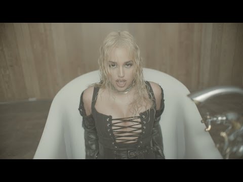 Смотреть клип Tommy Genesis Ft. Bia - A Woman Is A God | Remix