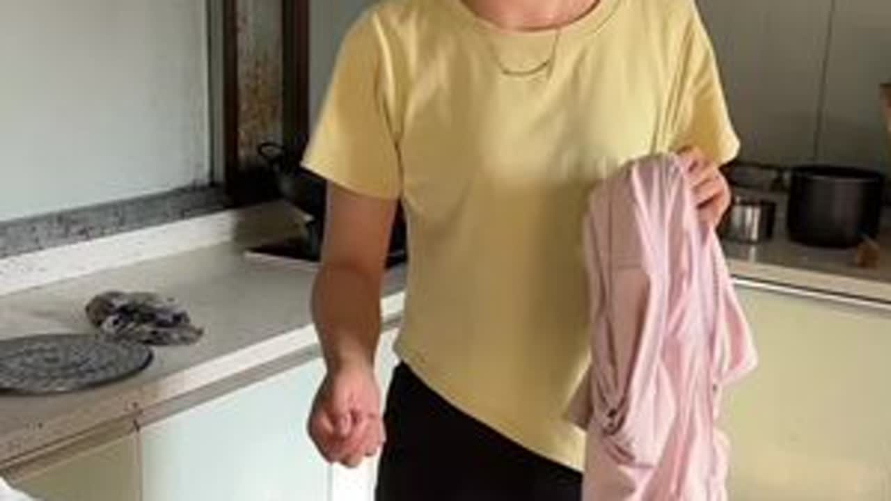 今天回孝昌送面条顺便回去住几天，每次回去妈妈总是去菜园装很多菜给我们带回去，这次面条不多一下子就送完了，顺便去超市买了一些菜带回去，才几天时间公公没有看到儿子又想浩扬了！#我的乡村生活 #农村生...