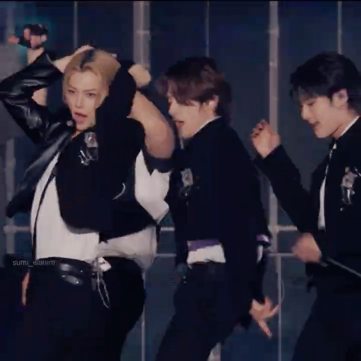 Charmer Lee Know’s biddy badda biddy baaam triple k!ll | Stray Kids #리노  #용복  #I_N
