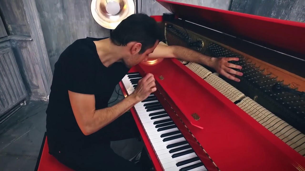 Play the piano. дэвид грей пианино.