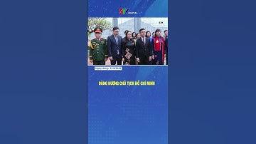 Dâng hương Chủ tịch Hồ Chí Minh