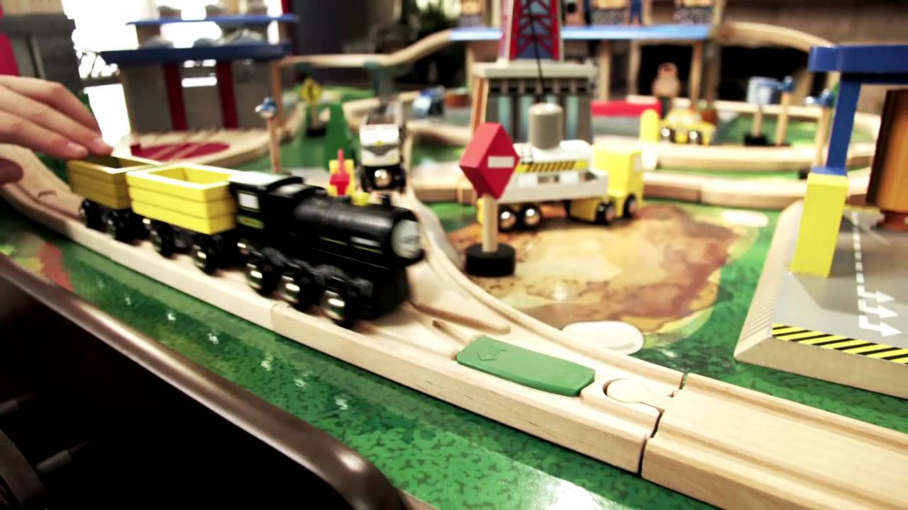 Toys "R" Us City Central Imaginarium Train Table (2011 ...