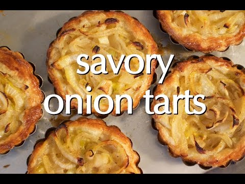 Video: Løk Tartlets Med Ost