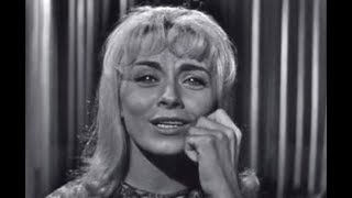 Video thumbnail of "Isabelle Aubret - Un premier amour (1962)"