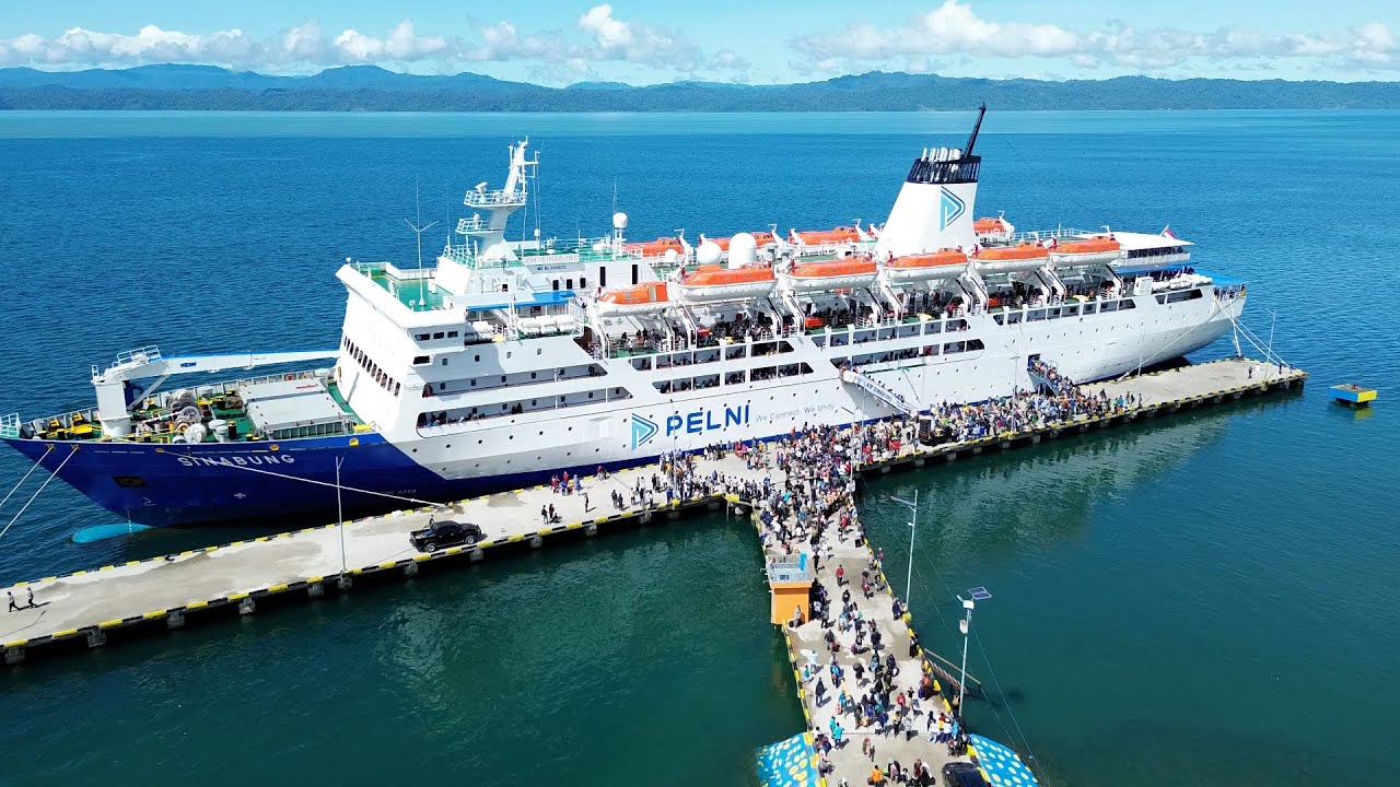 GUBERNUR DAN WAGUB PAPUA BARAT TIBA DI WONDAMA HADIRI PUNCAK PERAYAAN SATU ABAD NUBUATAN I.S. KIJNE