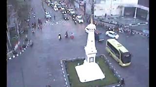 Download lagu Video CCTV Detik Detik Kecelakaan Mobil di Tugu Jogja Video CCTV Detik Detik Kecelakaan Mobil di Tugu Jogja