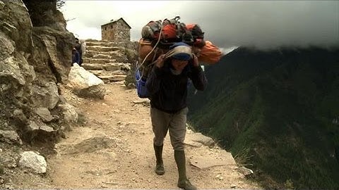 Des porteurs pas chers pour remplacer les Sherpas himalayens