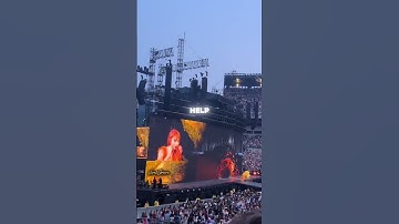 Taylor Swift COLLAPSES After Performing in the RAIN?! 🌧️🎤#taylorswift #shorts