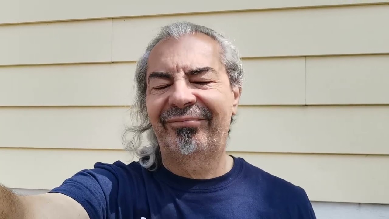 Проявляется притягиванием или толканием чего-либо