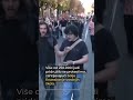 Gradonačelnik pogođen suzavcem nakon što je štitio demonstrante od policije
