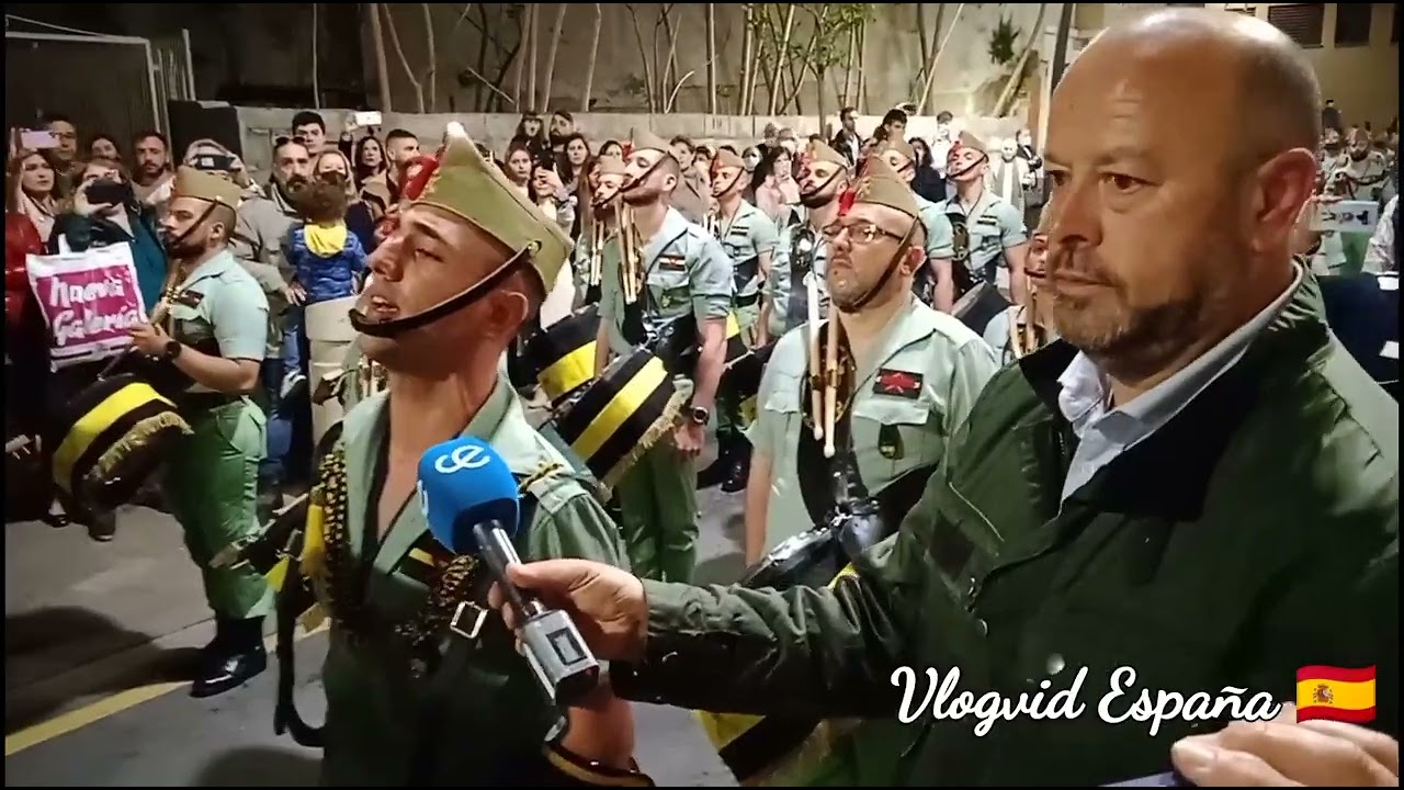 El caballero Legionario González Vuelve a Cantar en Ceuta la Colombiana Legionaria.