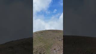 📍 Cerro Sunchal Salta Argentina. Inmensidad entre nubes cielo y montañas. #dji #salta #trekking