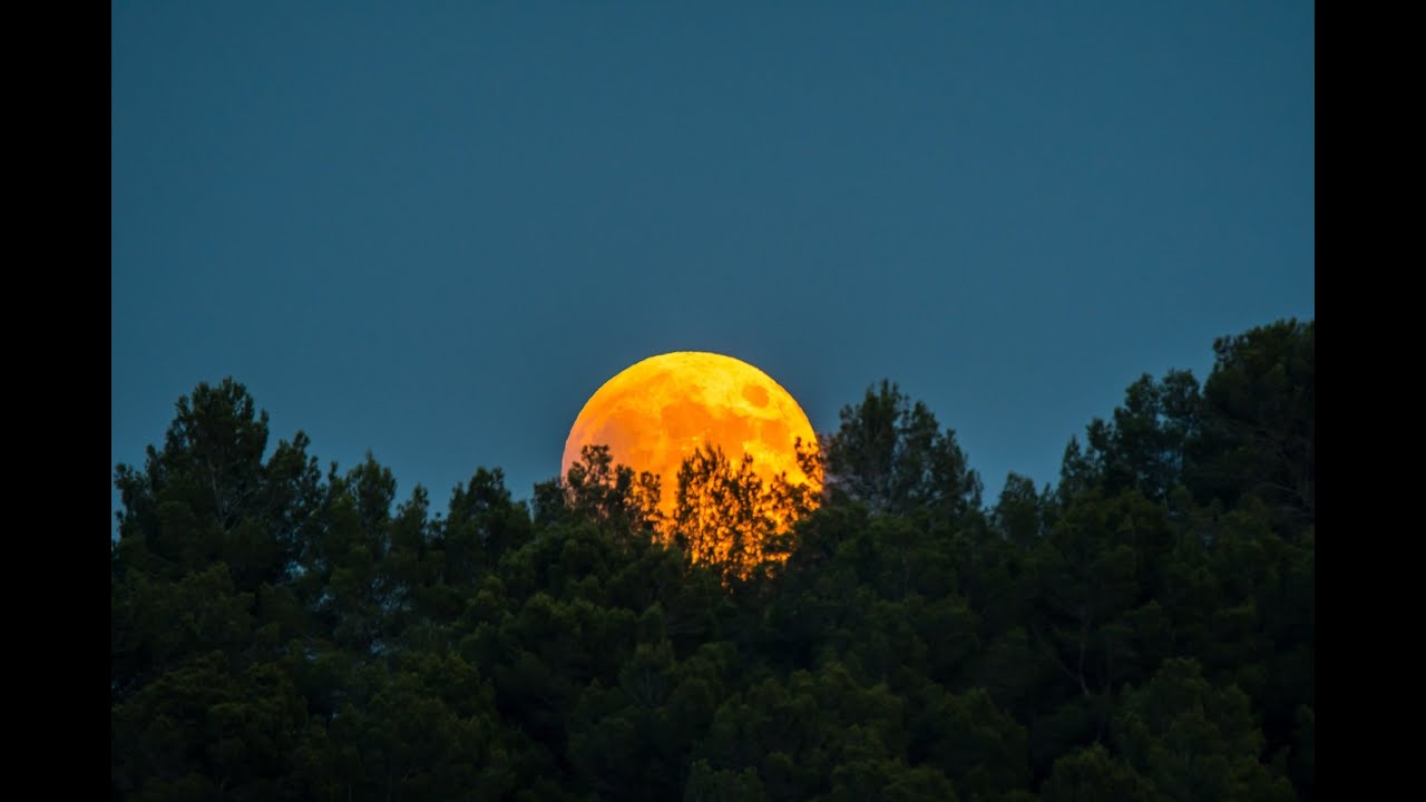 Roter Mond überm Silbersee