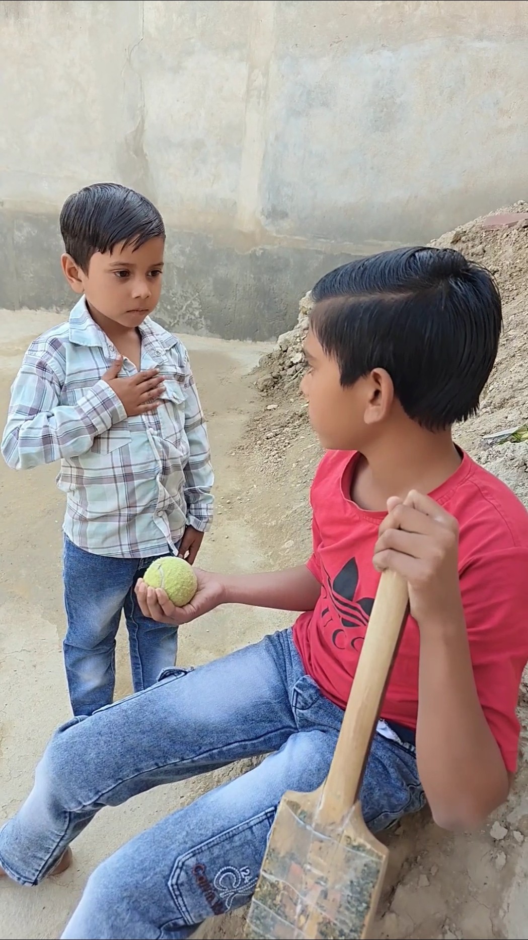 Bhaiya mujhe bhi ball khelni hai #shorts