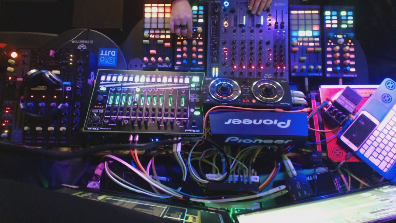 Allen heath Xone 92 , Roland tr-8 , Pioneer RMX -500 [Techno Gig