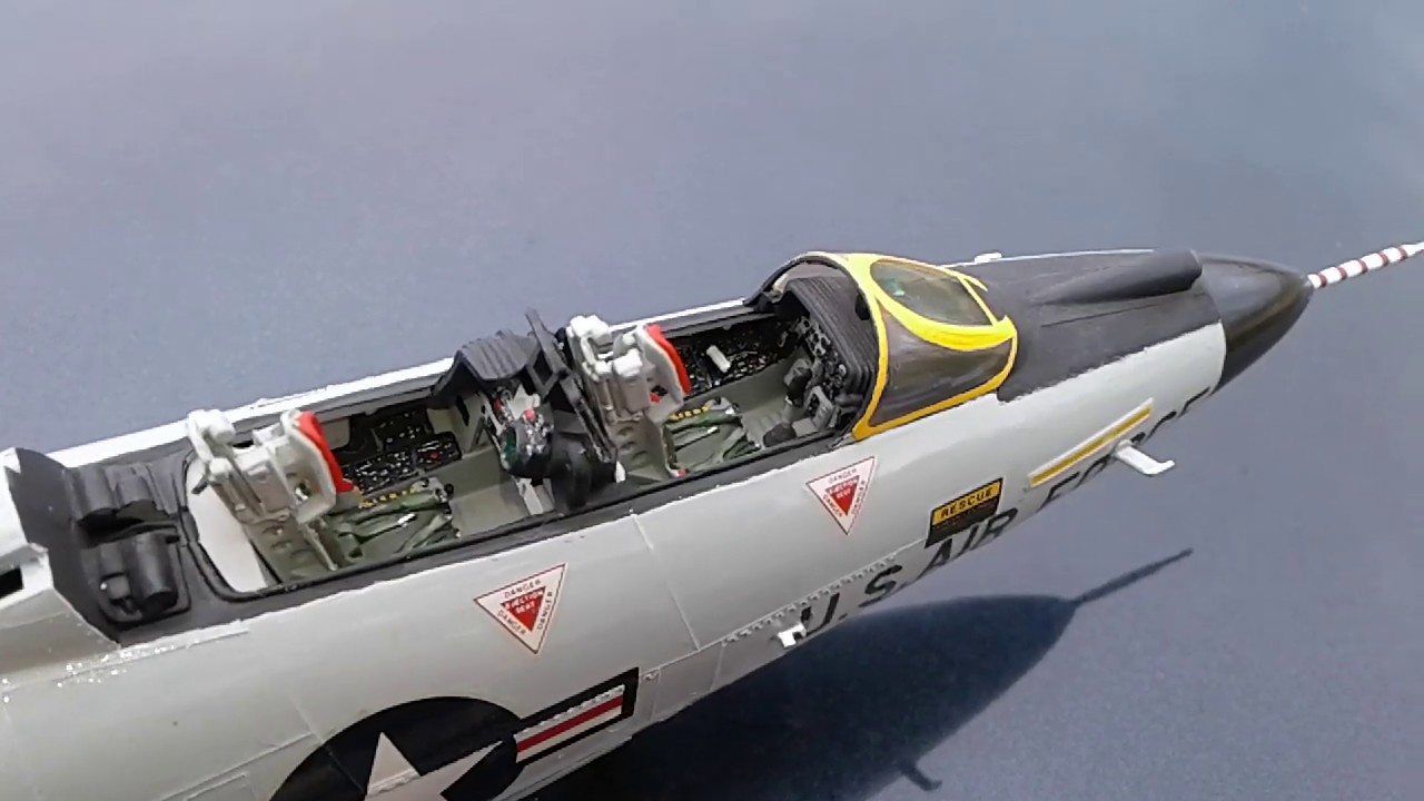 F-101B Voodoo, fighter jet, model airplane, model building hobby.