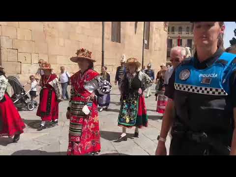 Desfile de autoridades en San Juan de Sahagún Desfile de autoridades en San Juan de Sahagún