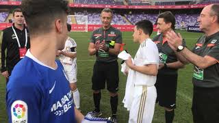 El hijo de Reyes recibe una camiseta especial antes de la final de LaLiga Promises