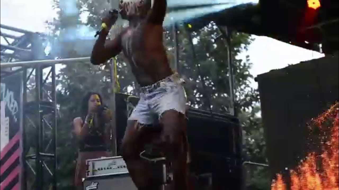 André D. Singleton Performs at AfroPunk with DJ Moma and Everyday People André D. Singleton Performs at AfroPunk with DJ Moma and Everyday People