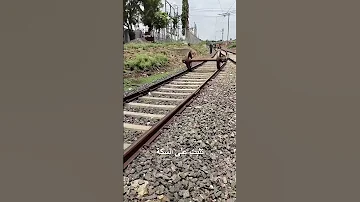 لماذا عجلات القطار ليست مستديرة 