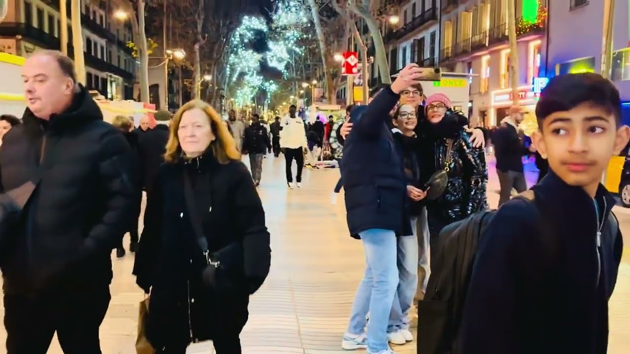 🇪🇸bar Street Night View | City Lights & Night Vibes 🌃