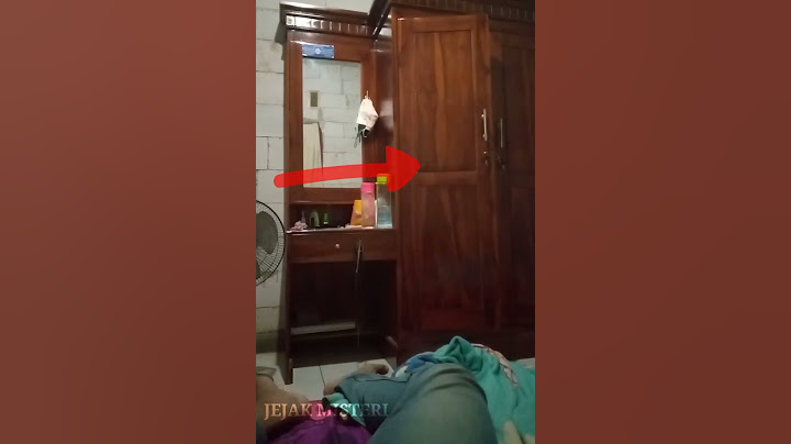 Pintu lemari terbuka sendiri