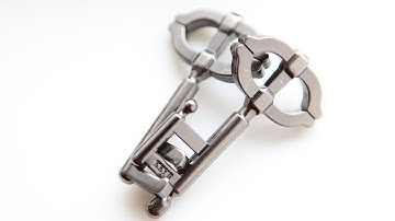 This puzzle looks so good! Review of the Hanayama Cast Key