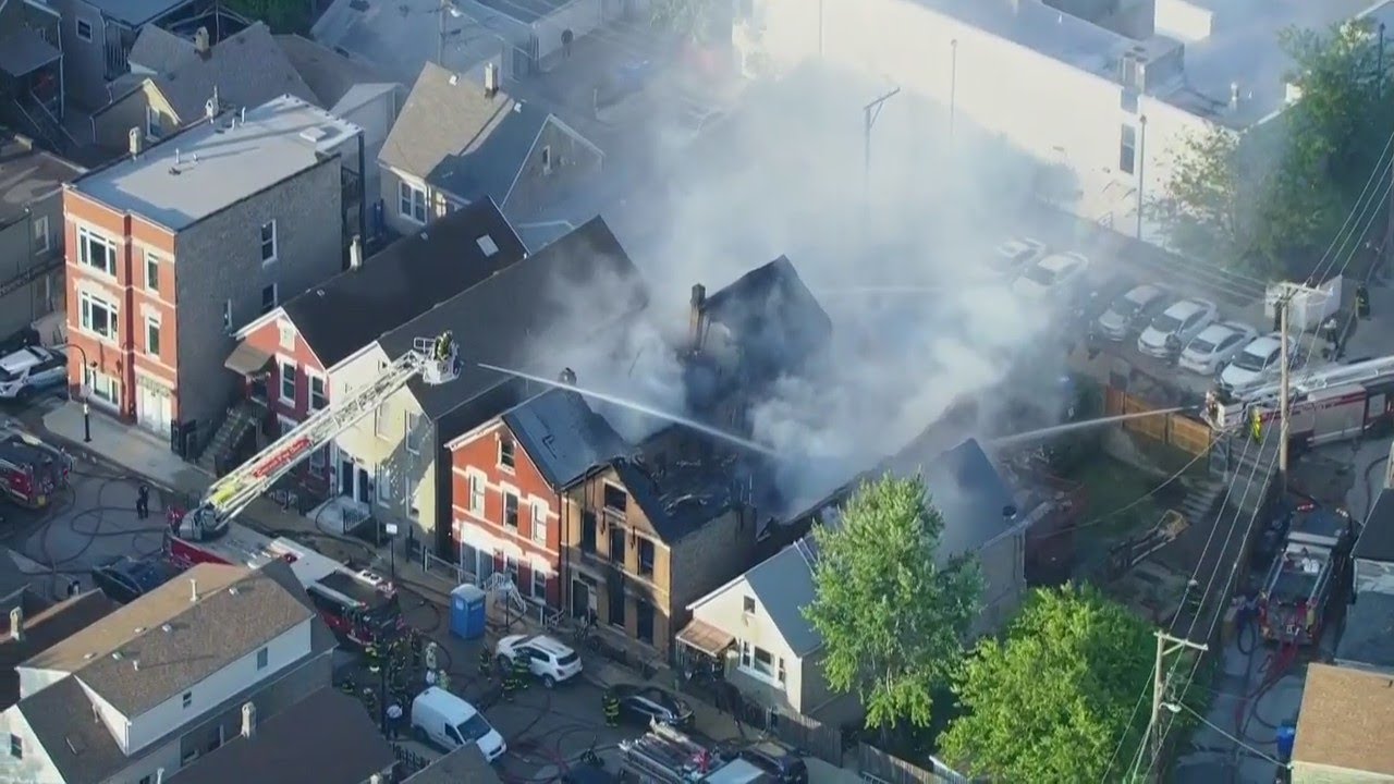 Crews battle large fire on Chicago's Lower West Side - YouTube